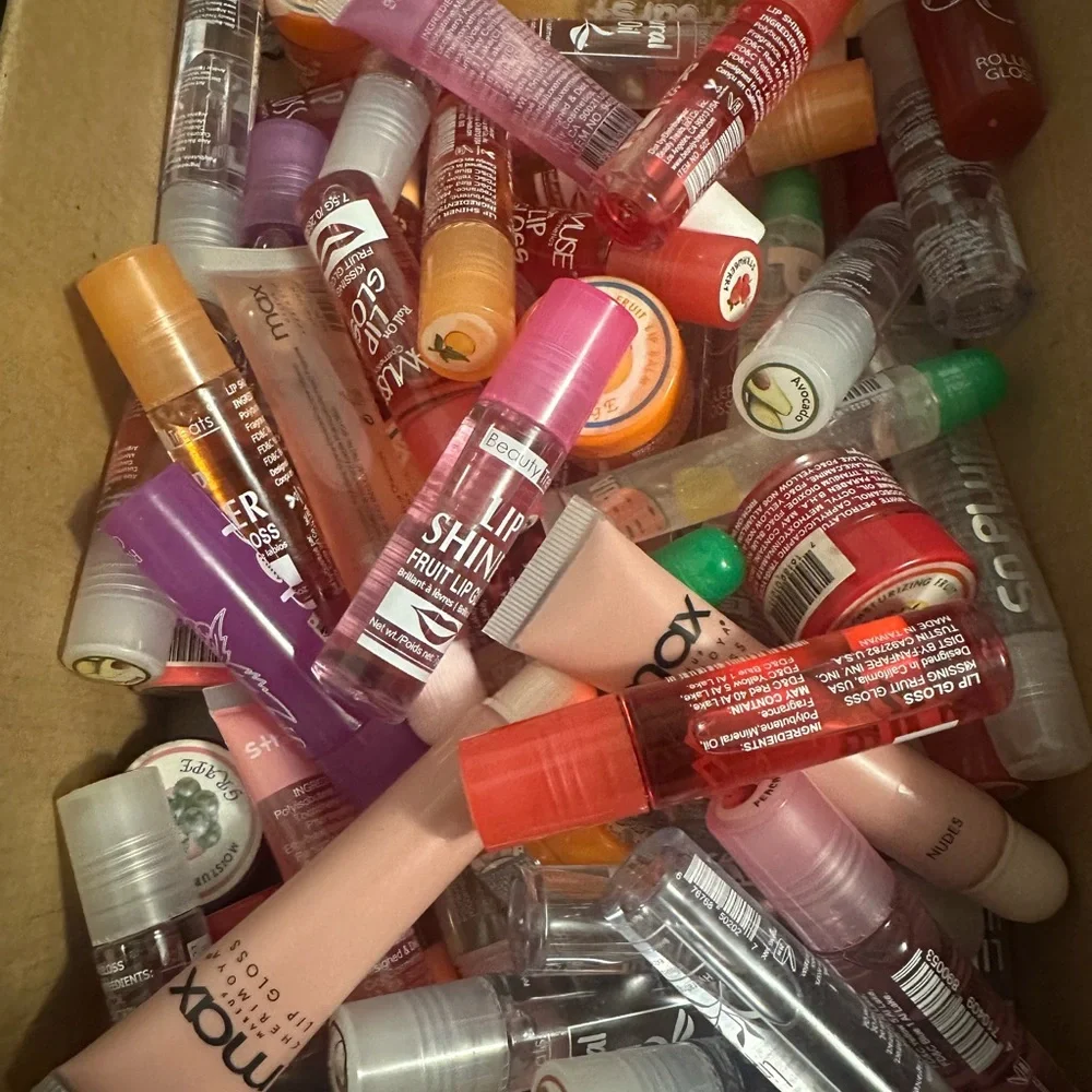 Makeup bundle - Picture 2 of 3